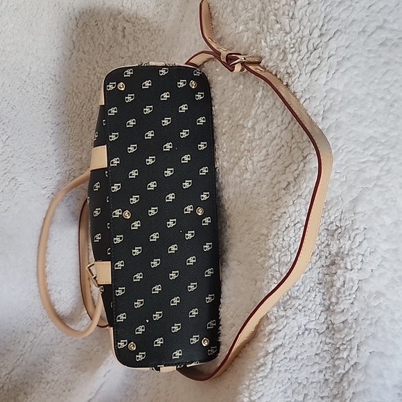 Dooney and bourke - Picture 4 of 4